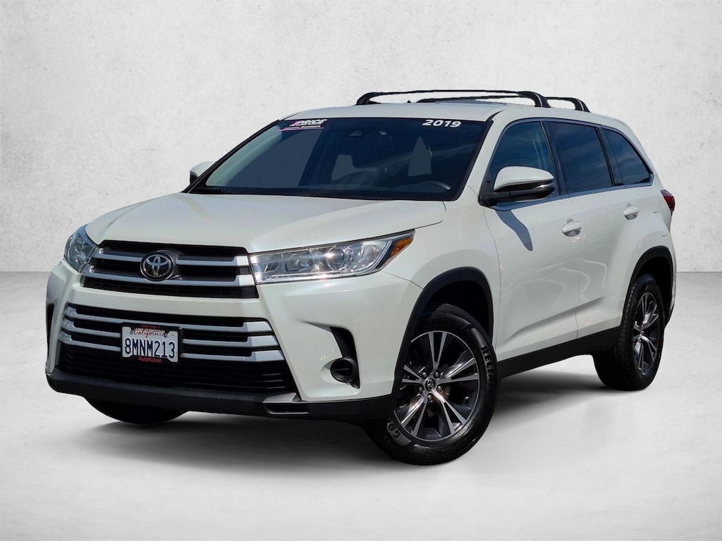 Used 2019 Toyota Highlander LE I4 SUV