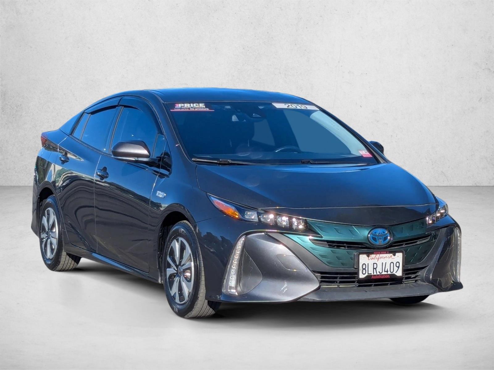 2019 Toyota Prius Prime Plus photo 3