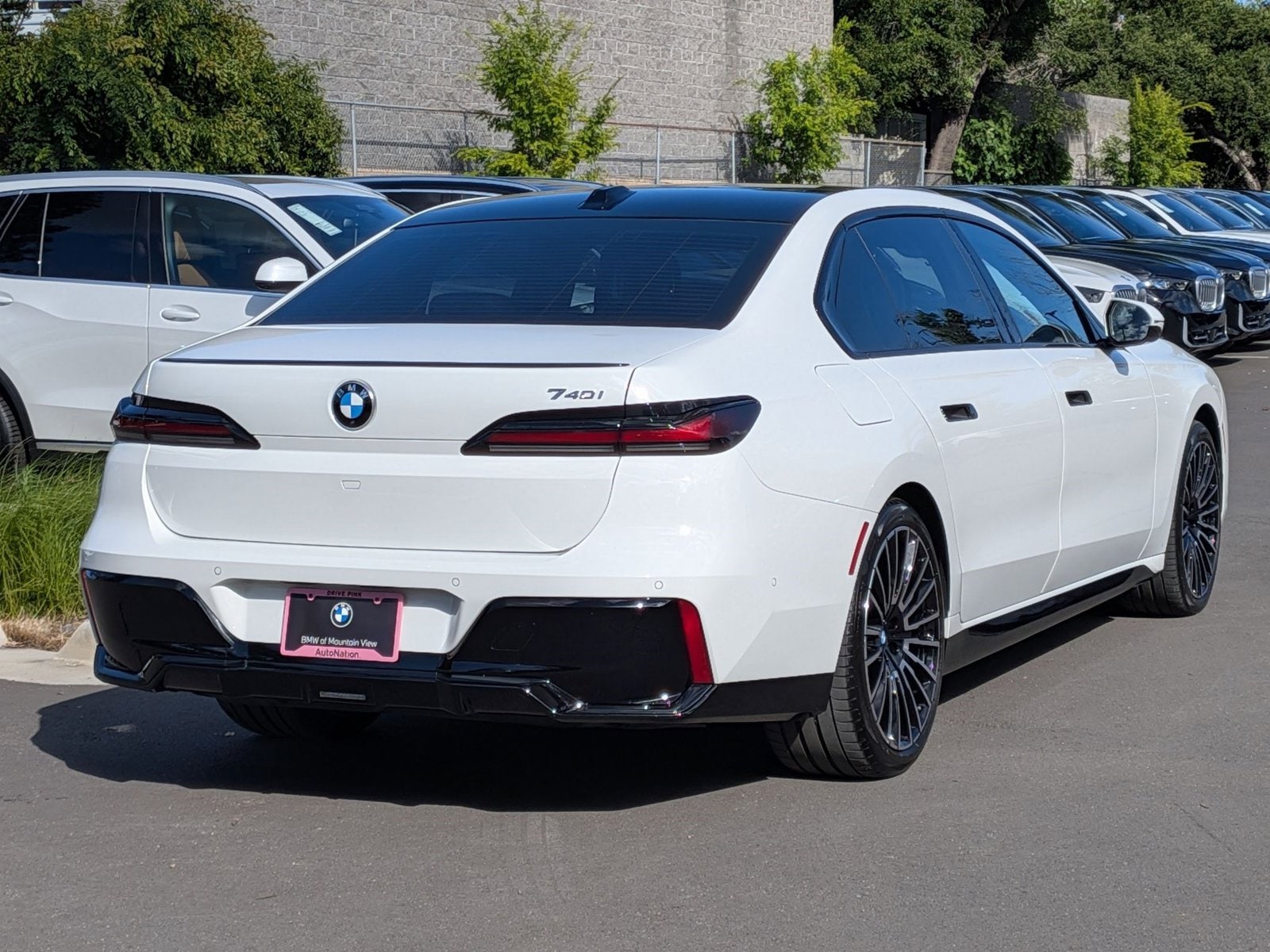 2025 BMW 740i photo 4