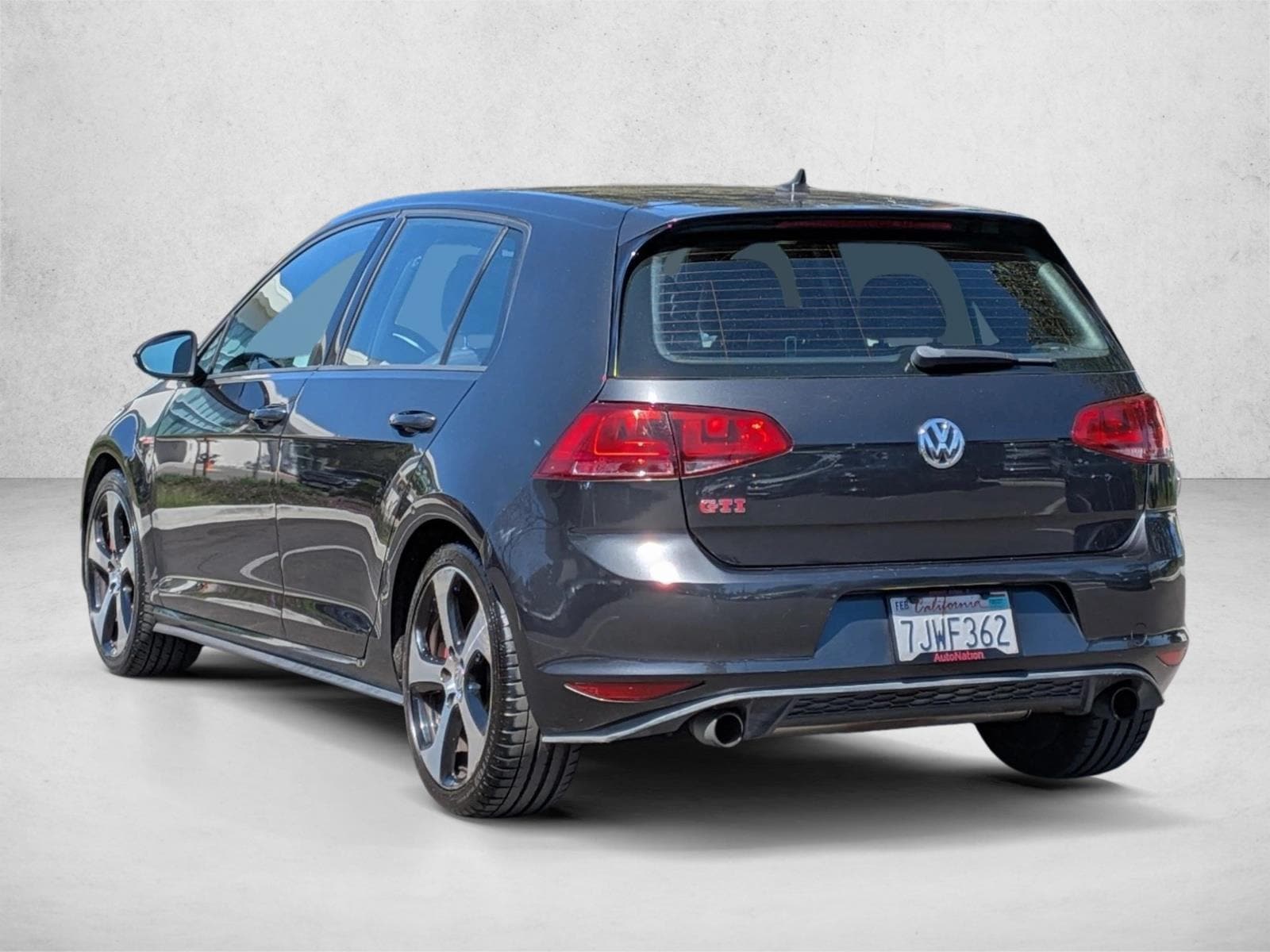 2015 Volkswagen Golf GTI 2.0T photo 3