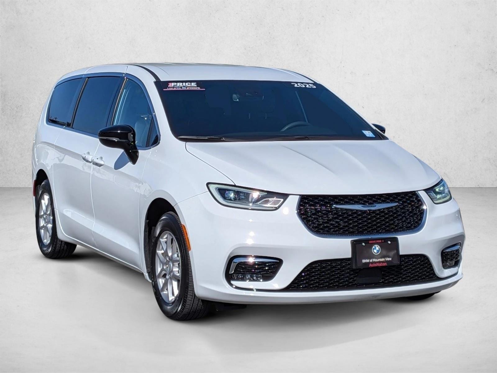 2025 Chrysler Pacifica Select photo 3