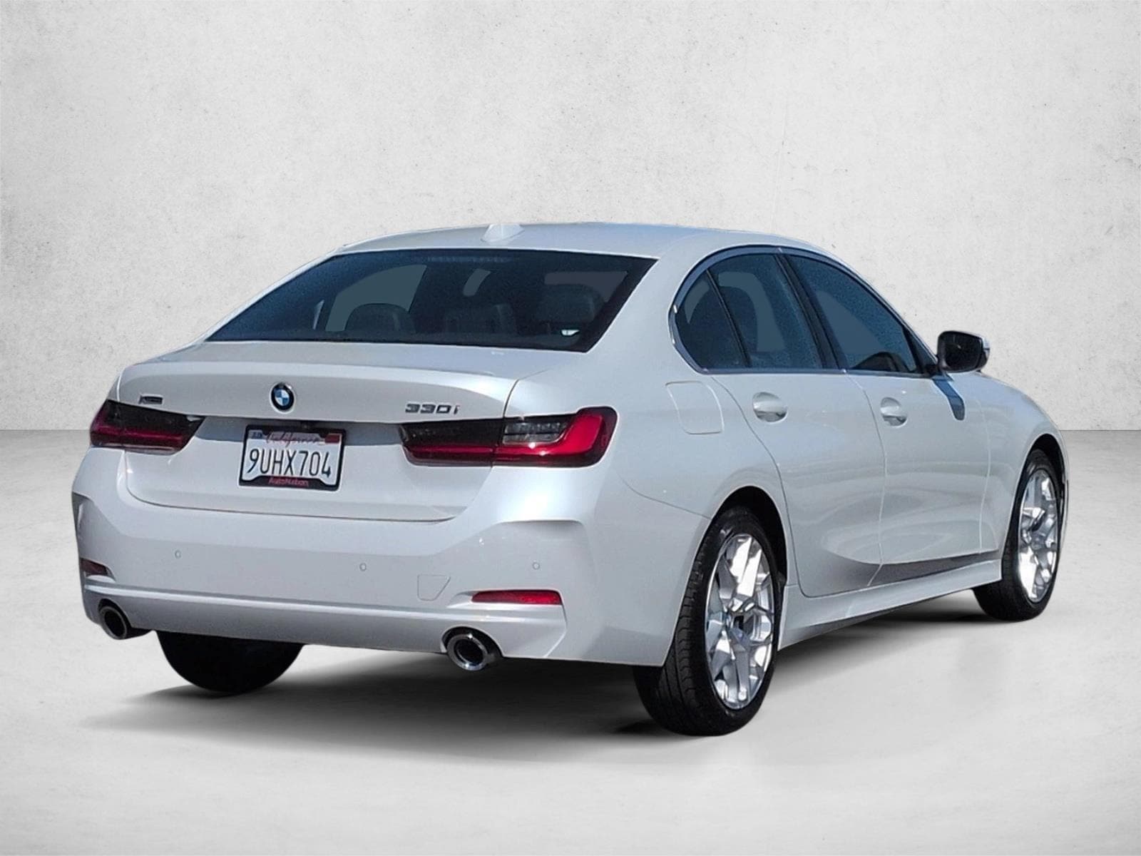 2025 BMW 330i xDrive photo 4