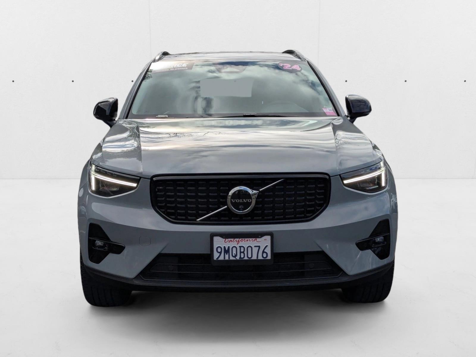 2024 Volvo XC40 Plus photo 2