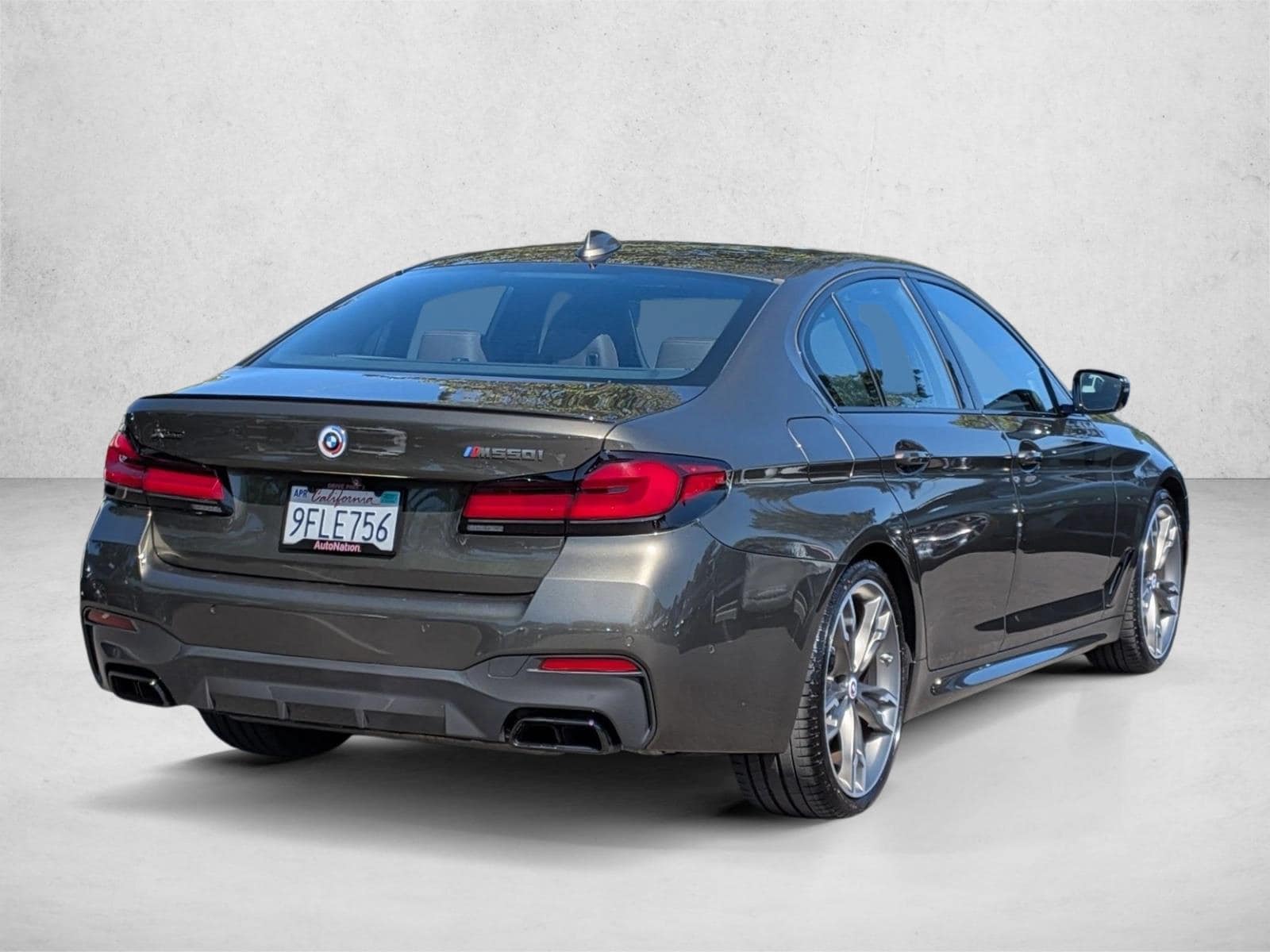 2023 BMW M550i xDrive photo 4