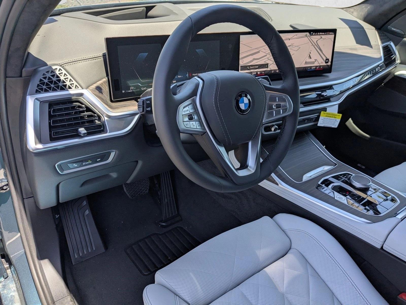 2025 BMW X7 xDrive40i photo 3