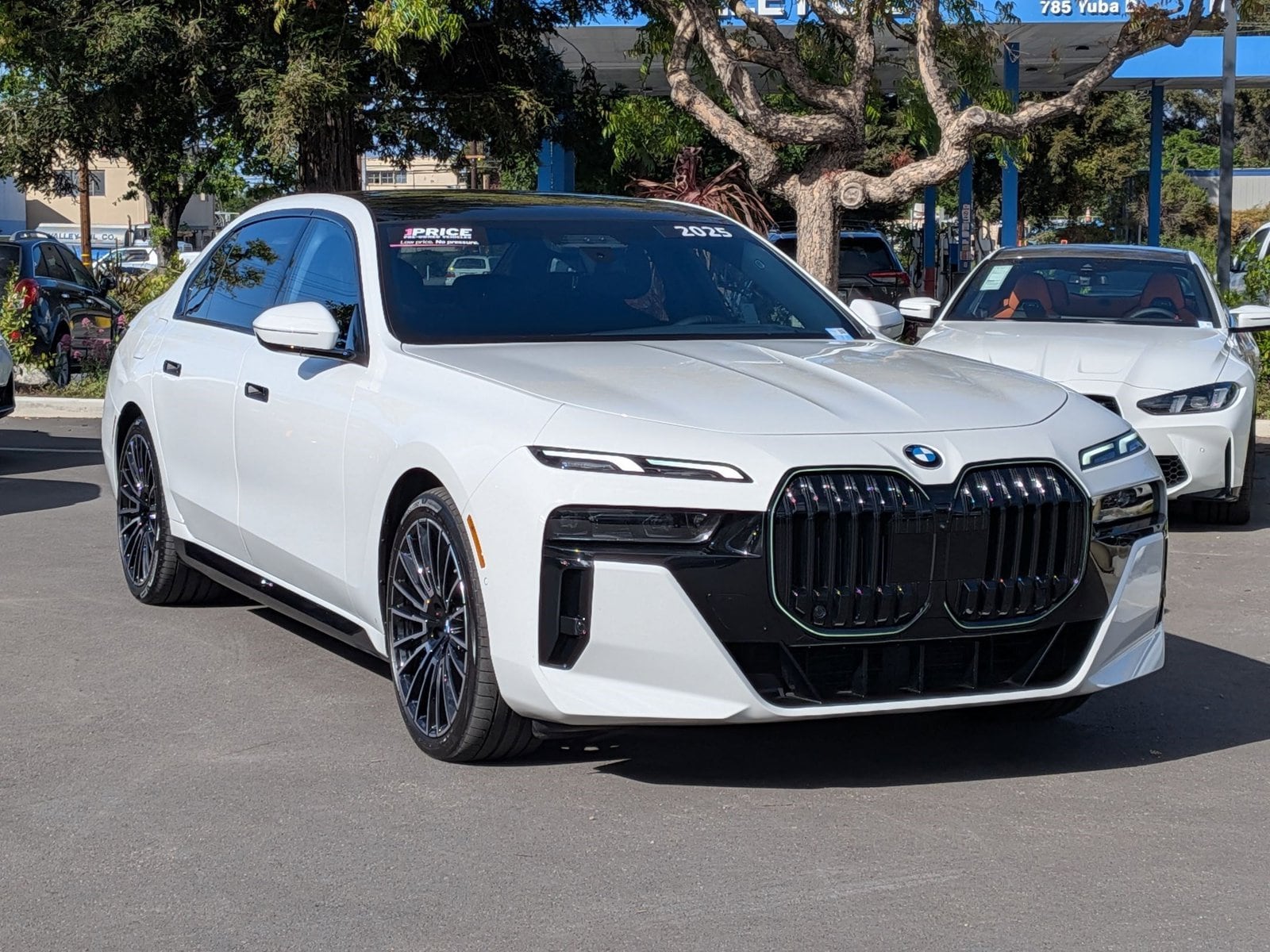 2025 BMW 740i photo 2