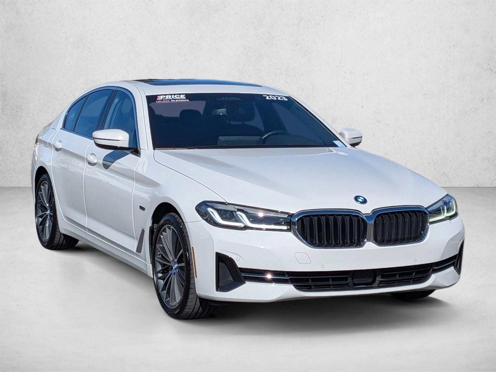 2023 BMW 530e photo 2
