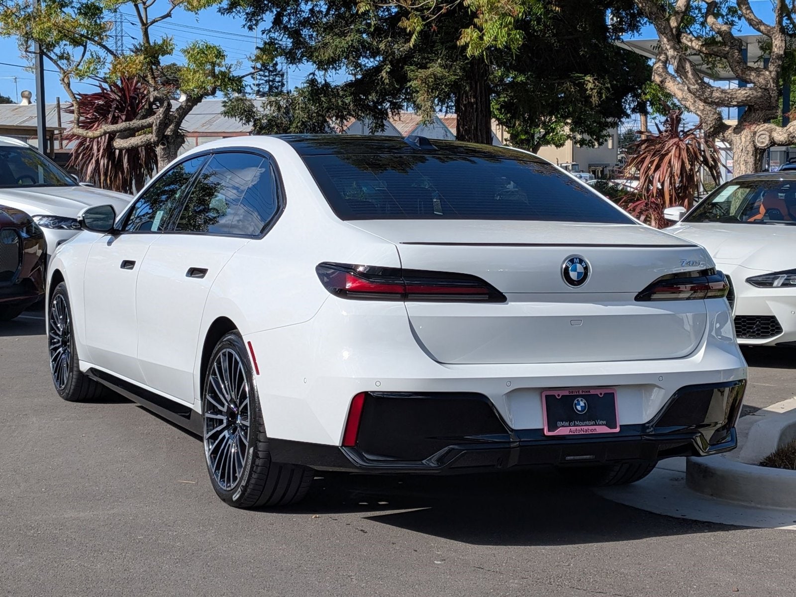 2025 BMW 740i photo 3