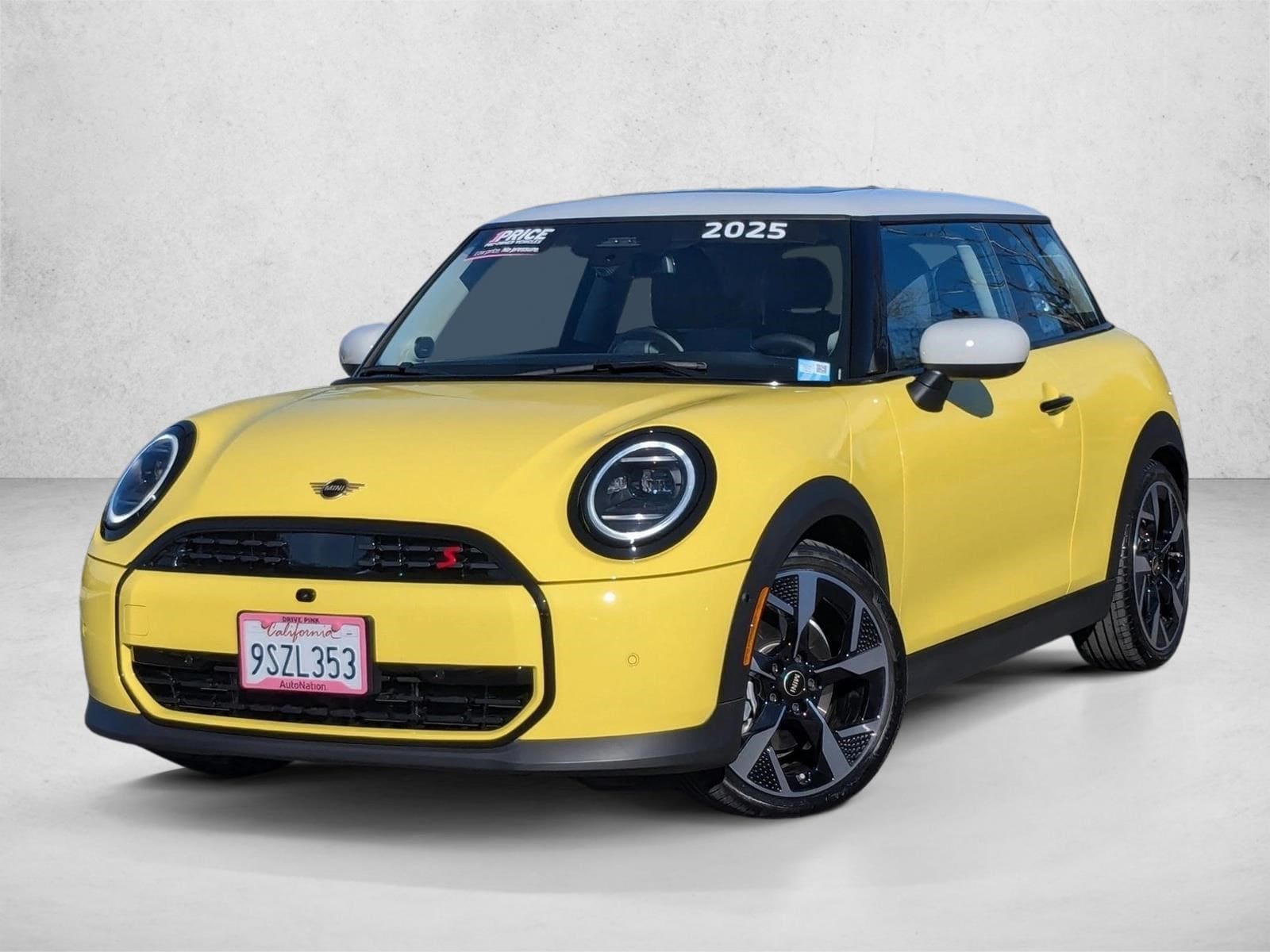 2025 MINI Hardtop 2 Door S's photo