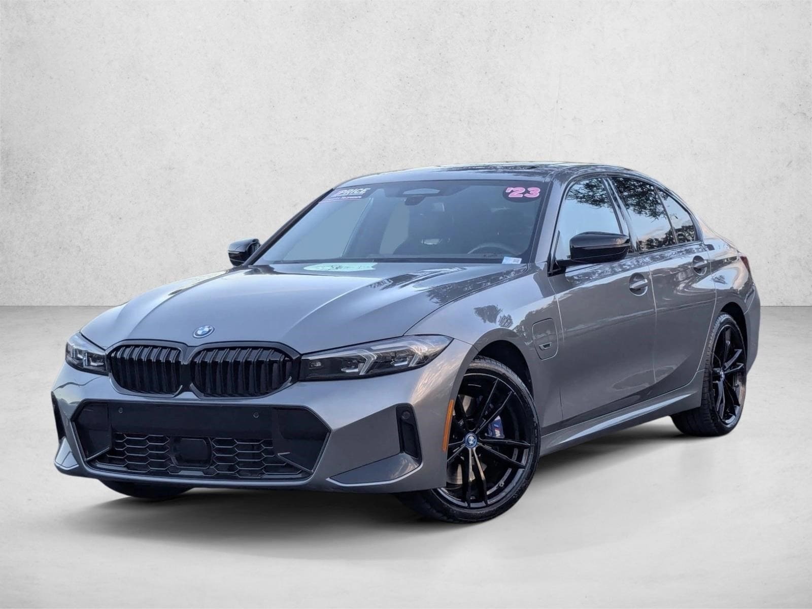 2023 BMW 3 Series 330e's photo