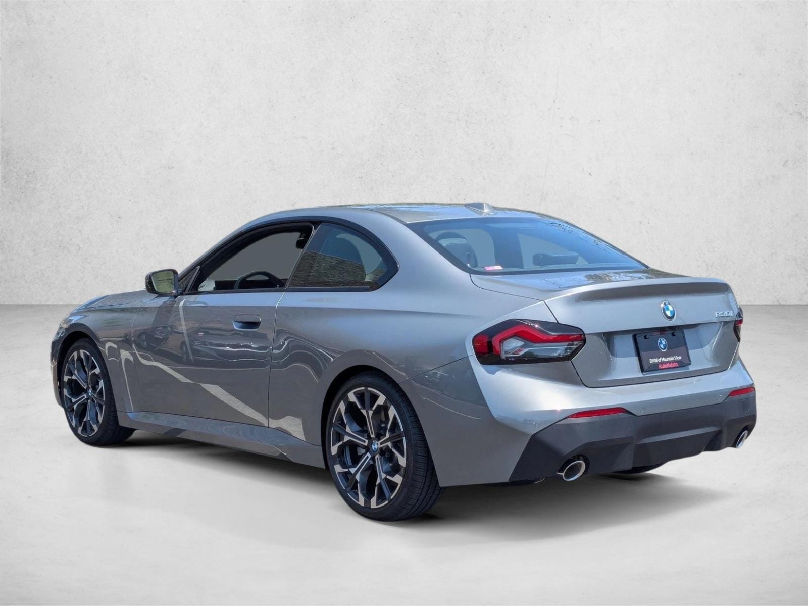 2025 BMW 230i photo 3