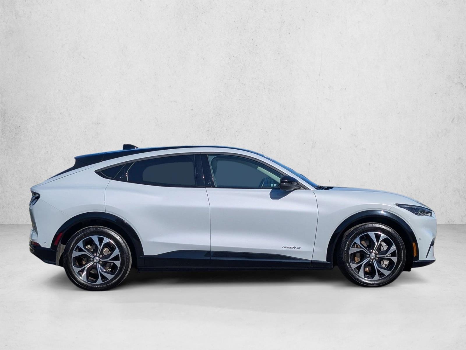 2022 Ford Mustang Mach-E Premium photo 4
