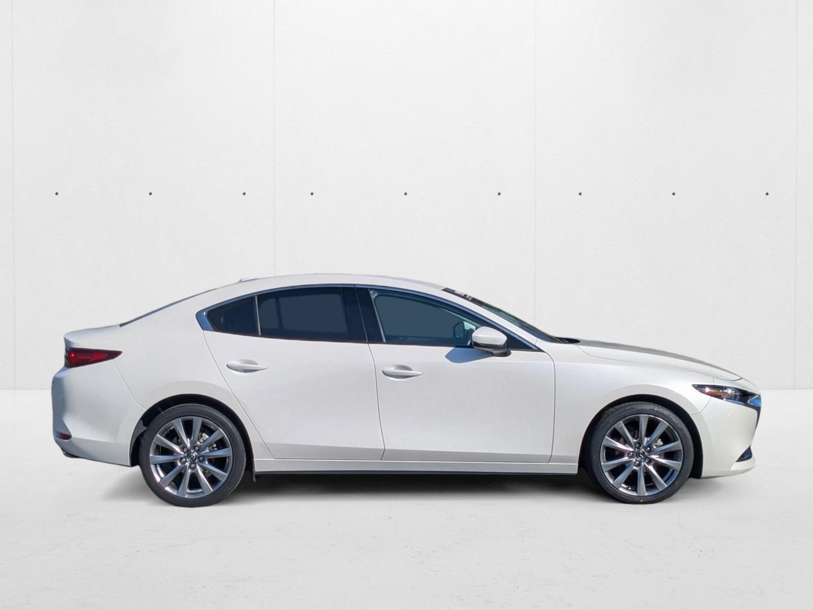 2022 Mazda Mazda3 Premium photo 4