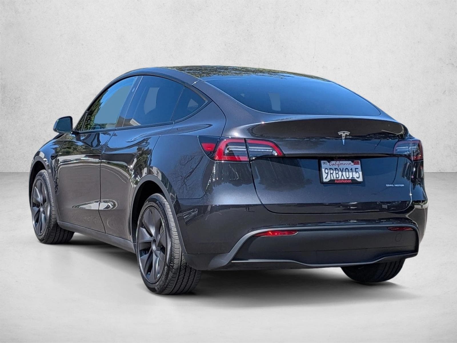 2025 Tesla Model Y Long Range photo 3