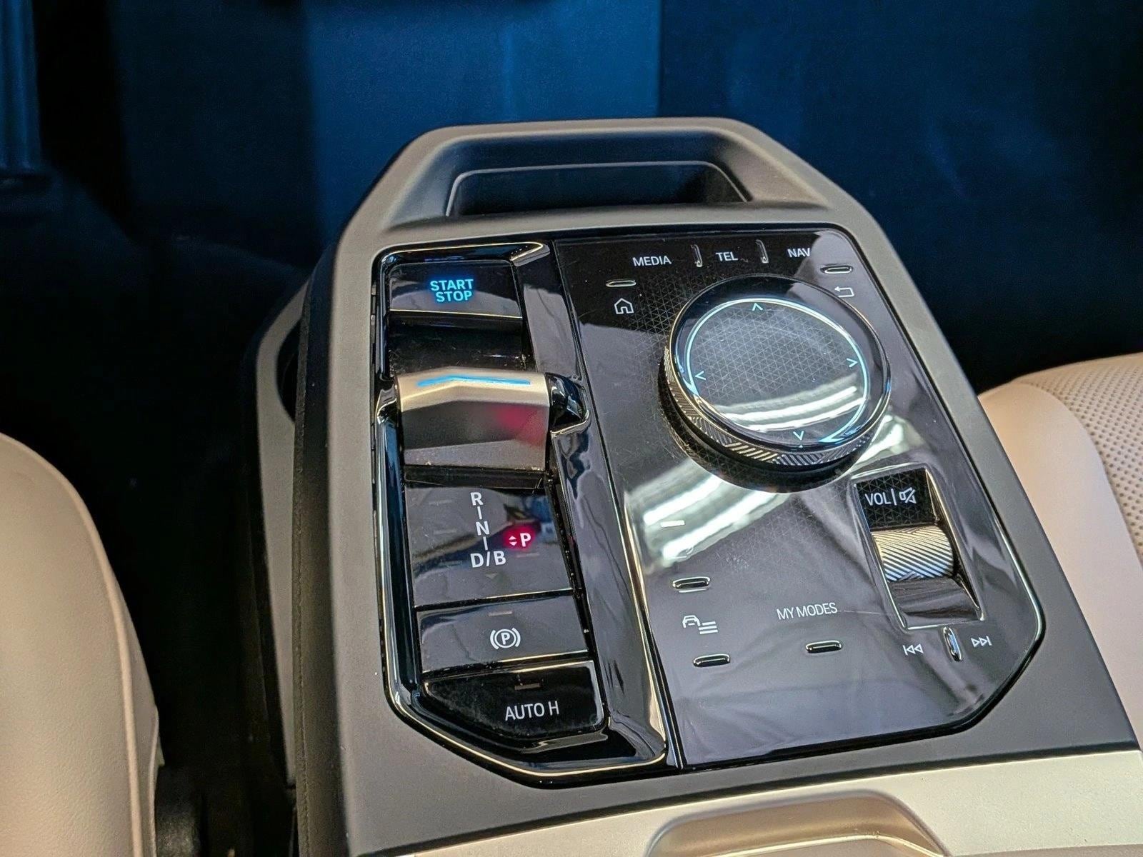2024 BMW iX Base - Photo 12