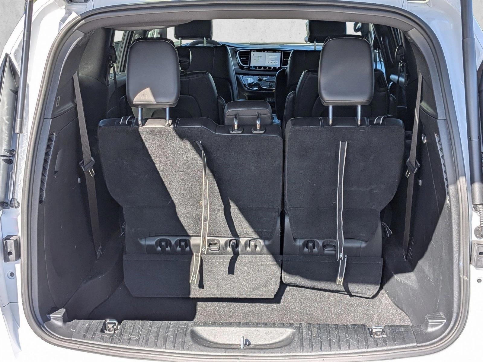 2025 Chrysler Pacifica Select photo 5