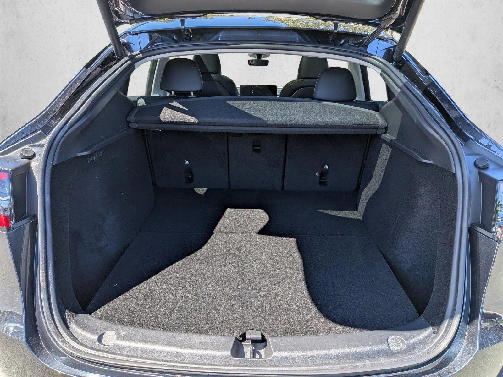 2025 Tesla Model Y Long Range photo 5