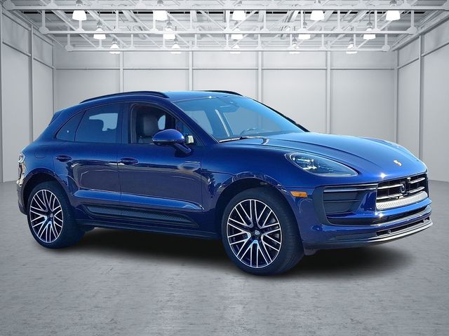 2022 Porsche Macan Base photo 3