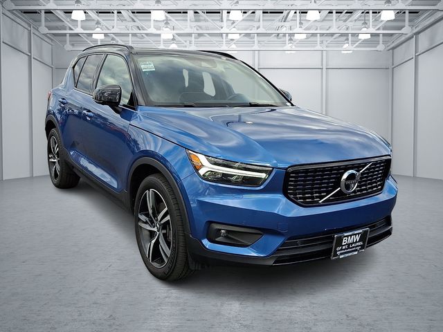 2021 Volvo XC40 R-Design AWD photo 3