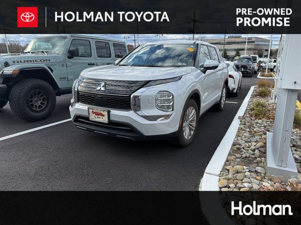 Used 2024 Mitsubishi Outlander ES SUV