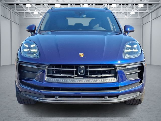 2022 Porsche Macan Base photo 2