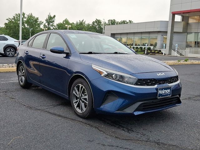 2022 Kia Forte LXS photo 2