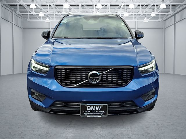 2021 Volvo XC40 R-Design AWD photo 2