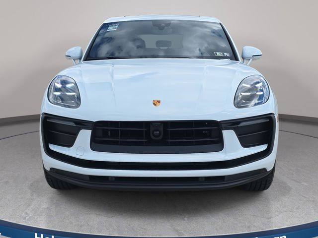 2022 Porsche Macan Base photo 2