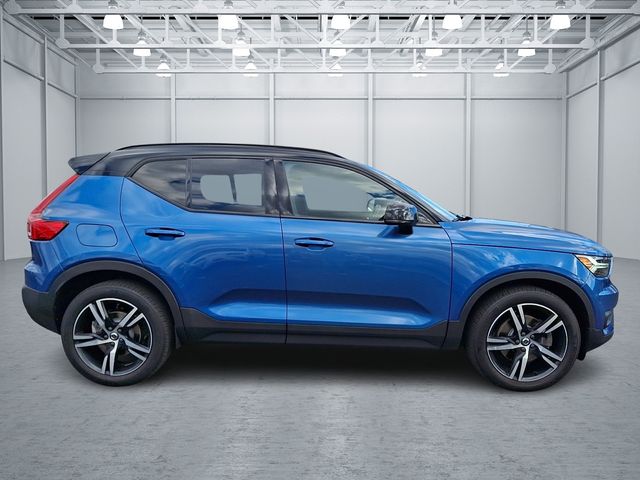 2021 Volvo XC40 R-Design AWD photo 4
