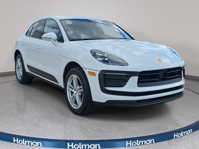 2022 Porsche Macan Base photo 3