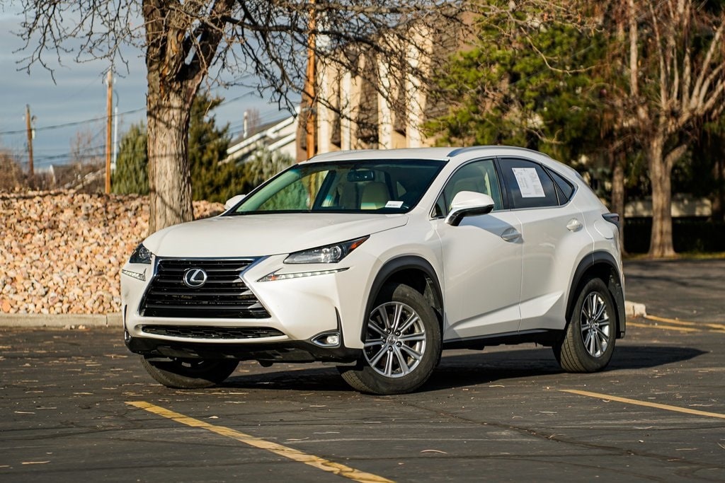 2016 Lexus NX 200t's photo
