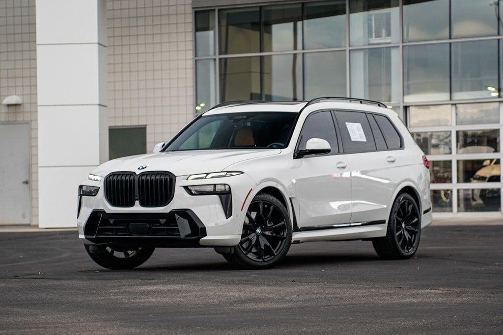 2023 BMW X7 40i's photo