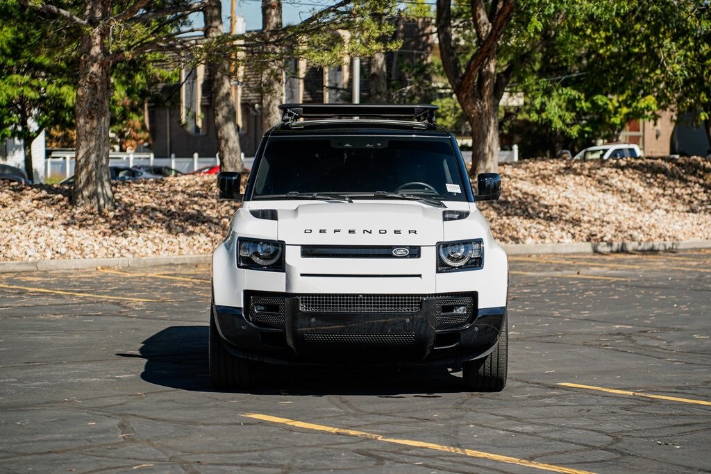 2025 Land Rover Defender 110 X-Dynamic SE photo 2