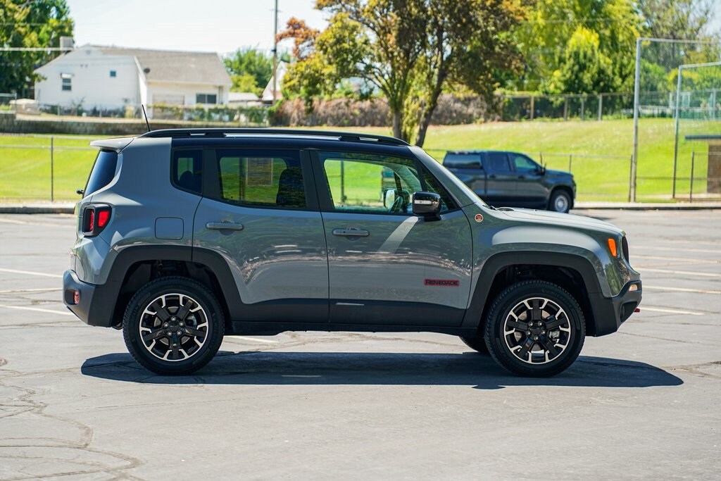 2023 Jeep Renegade Trailhawk photo 4
