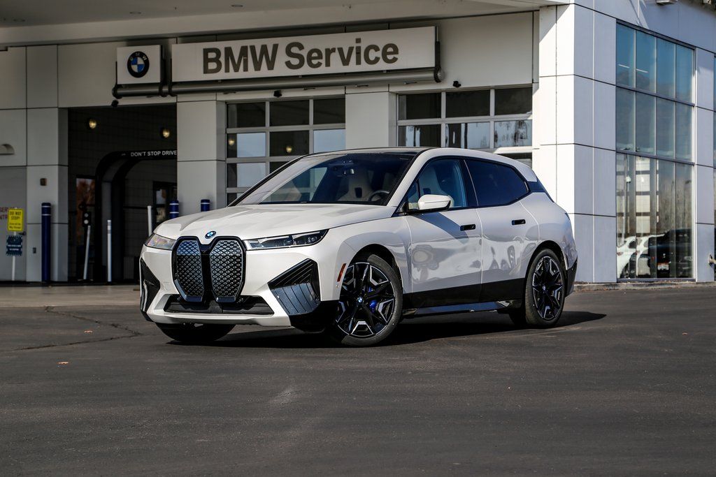 2025 BMW iX xDrive50's photo