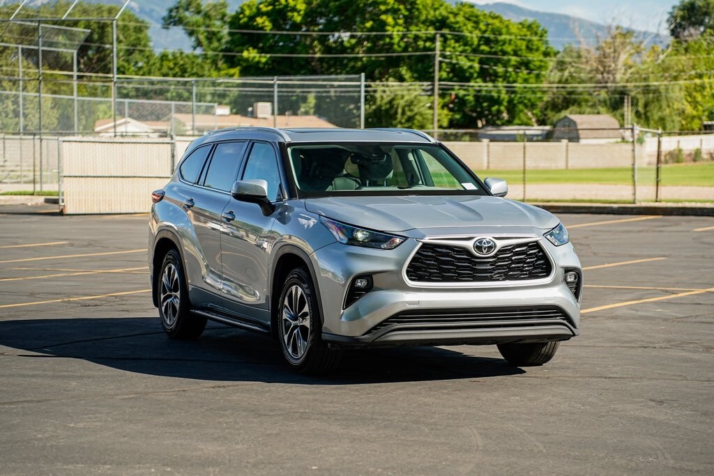 2022 Toyota Highlander XLE photo 3