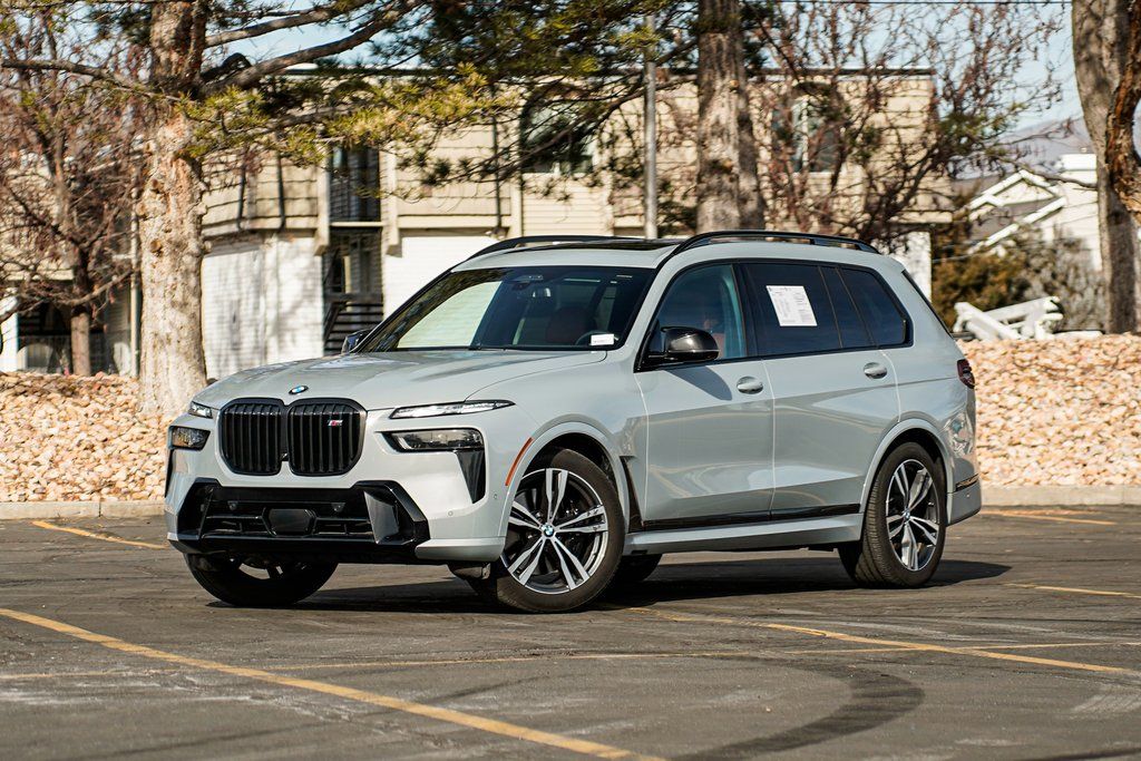 2025 BMW X7 M60i's photo