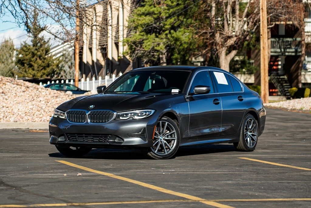 2019 BMW 3 Series 330i's photo