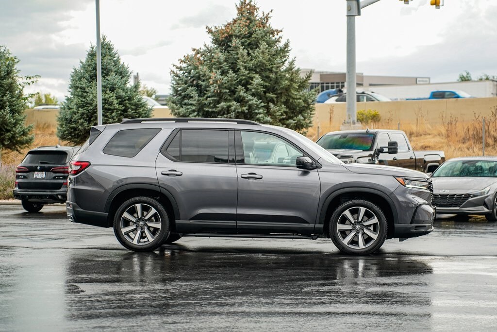 2025 Honda Pilot Black Edition photo 3
