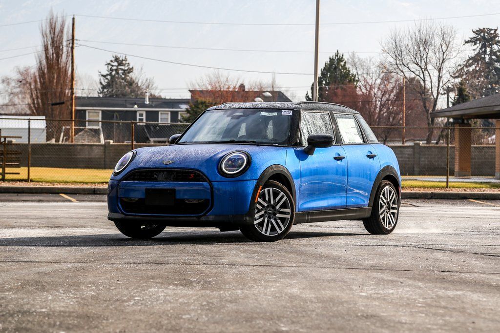 2026 MINI Hardtop Cooper S Signature's photo