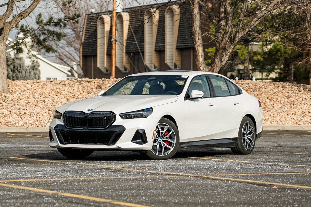 2025 BMW i5 M60's photo