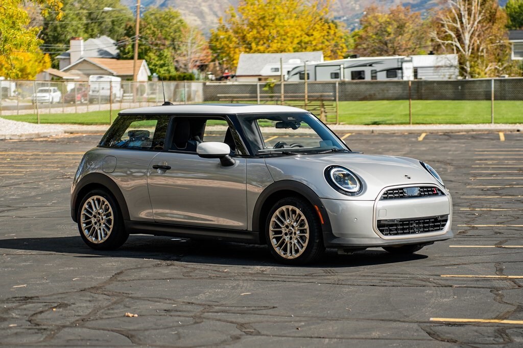 2025 Mini Cooper 2 Door Hardtop Signature photo 3