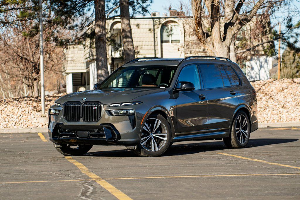 2025 BMW X7 M60i's photo