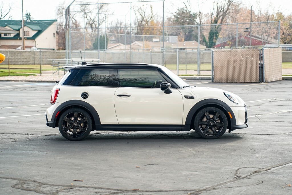 2022 Mini Cooper 2 Door Hardtop Signature photo 4