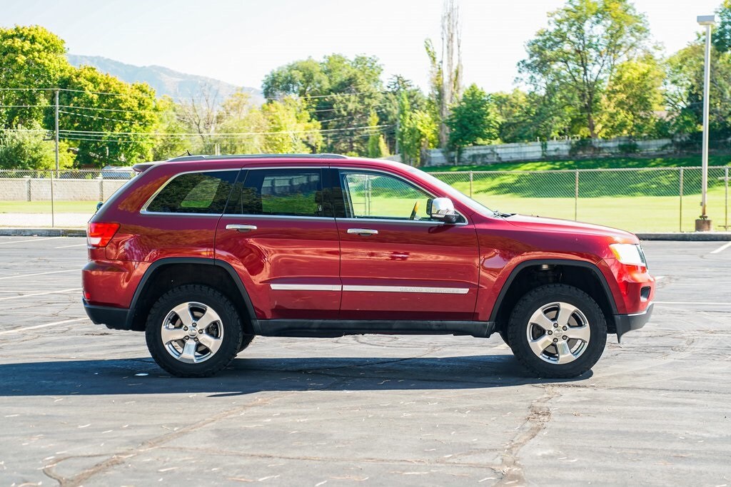 2011 Jeep Grand Cherokee Overland photo 3