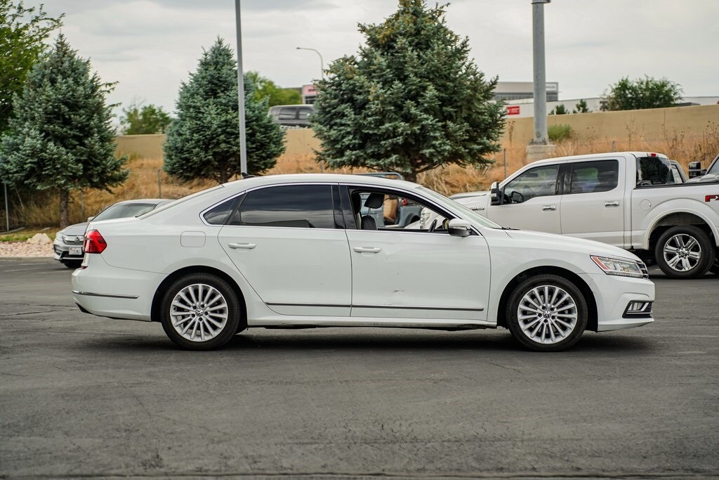 2016 Volkswagen Passat SE photo 2