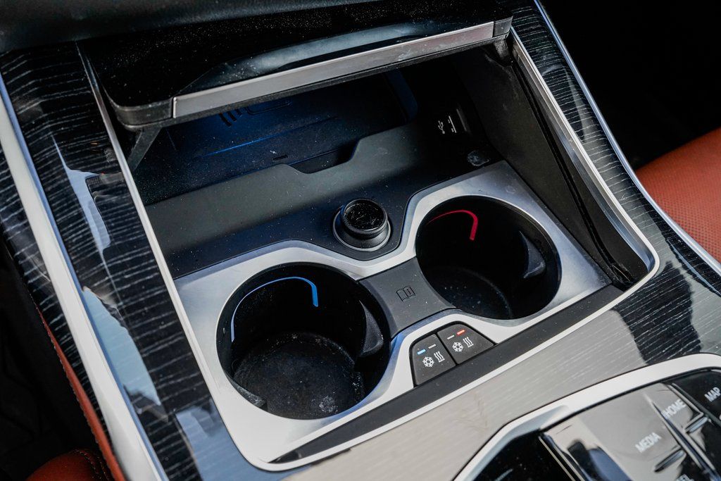 2025 BMW X7 M60i - Photo 16