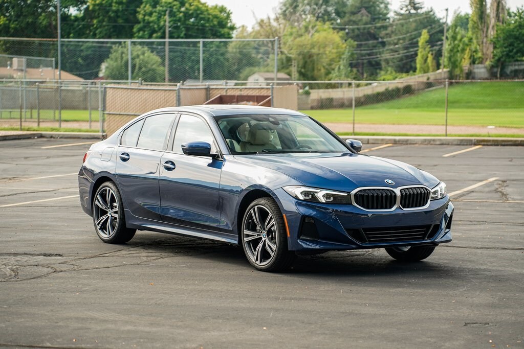 2023 Bmw 330i xDrive photo 2