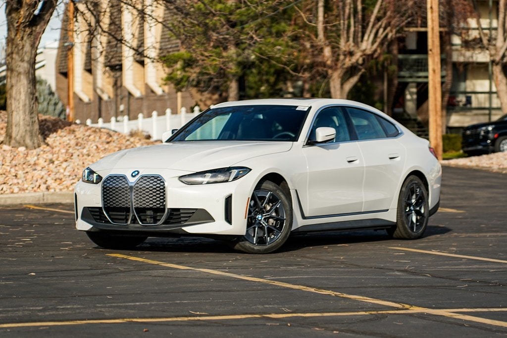 2025 BMW i4 40's photo