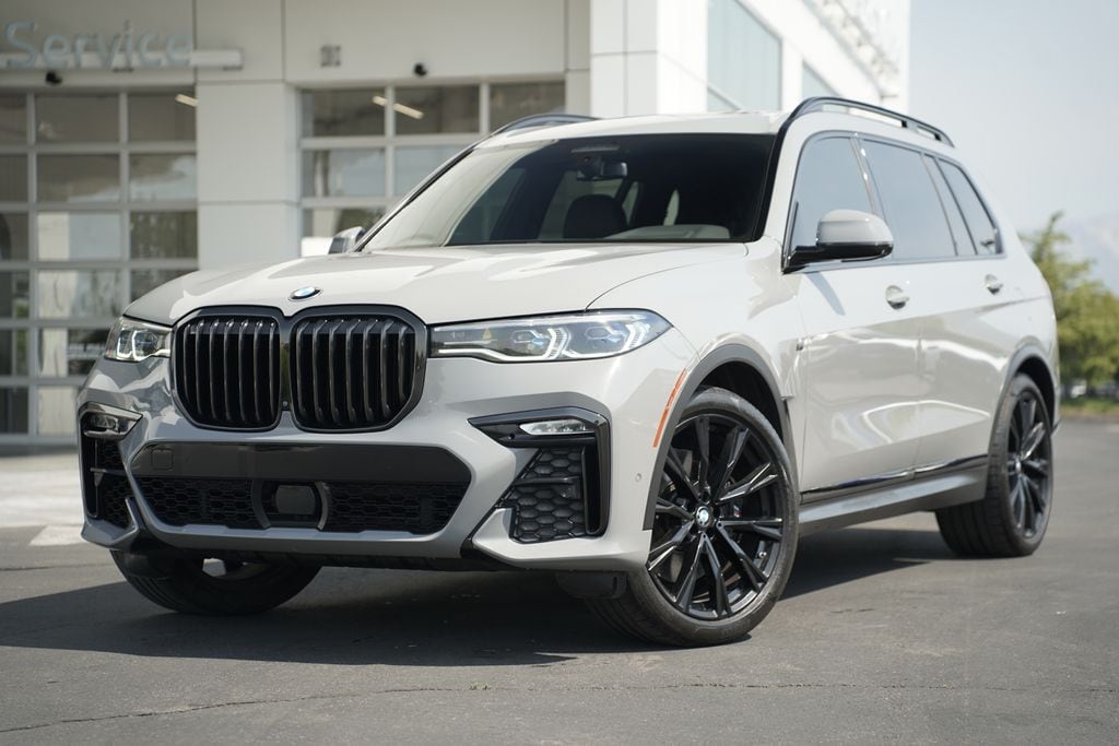2021 BMW X7 M50i's photo